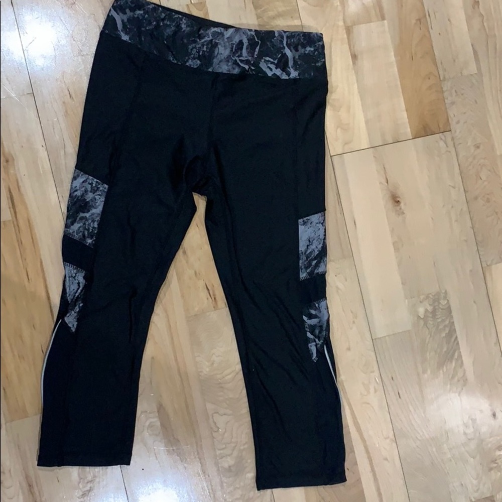 Adore Me Crop Leggings
